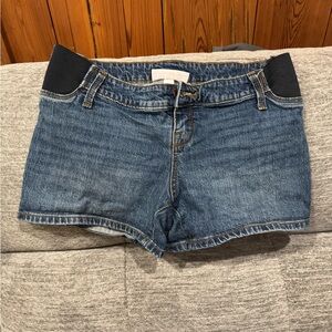 Isabel maternity shorts